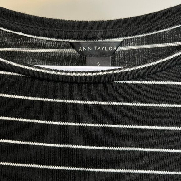 Ann Taylor Top Relaxed Tunic Black White Striped Knit Long Sleeve Small - Picture 2 of 7